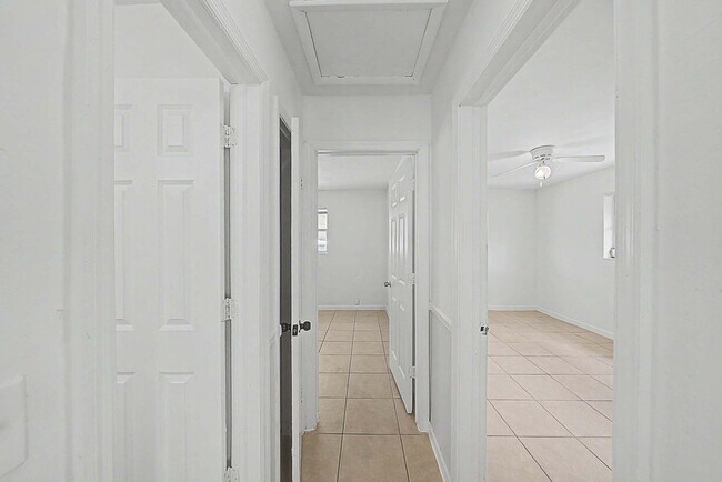 Building Photo - 301 SE 21st Ave