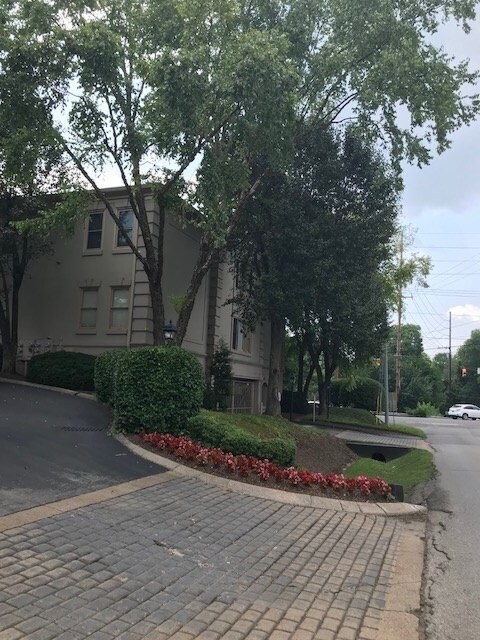 Building Photo - Green Hills 3 Bedroom Condo