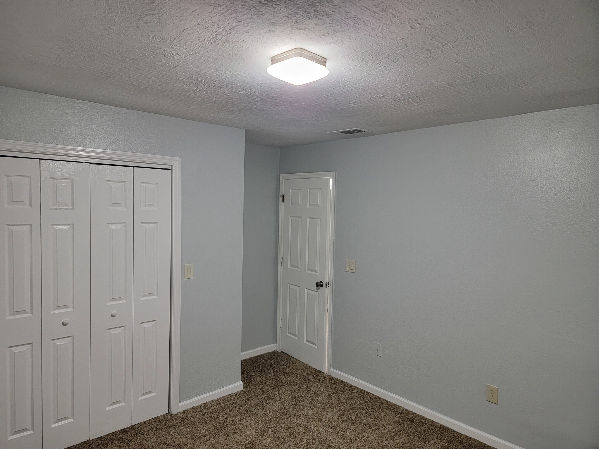 Building Photo - 7210 N Manhattan Ave