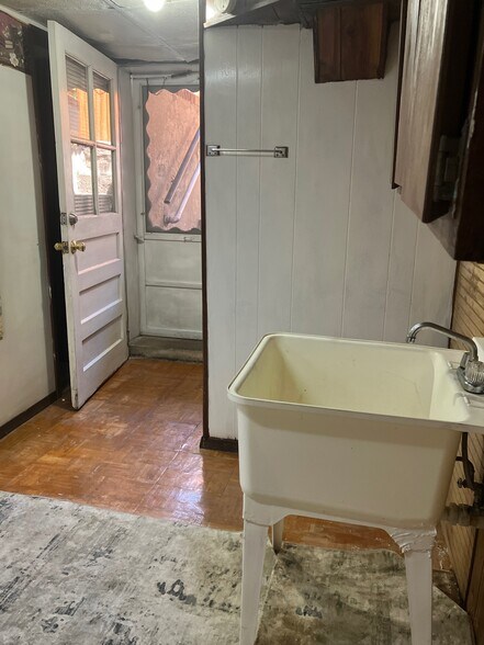 Wrong pic see 1st 15 photos - 764 Lenore Ln