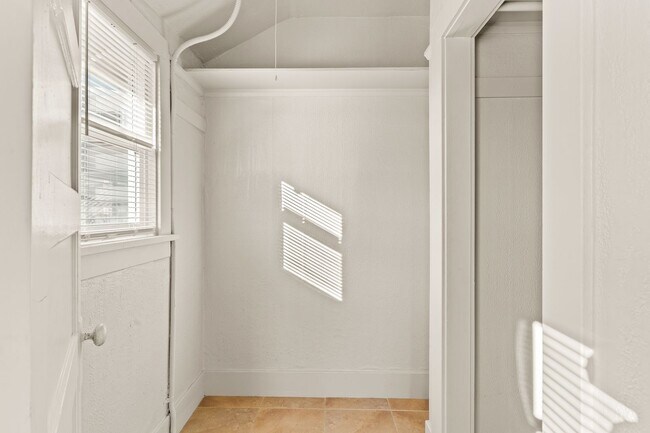 Building Photo - Utilities Included! Bright 2nd Floor Studio in Mosswood Vintage Building