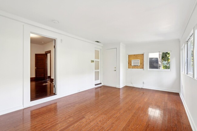 Building Photo - 1044 Manzanita St