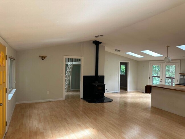 Building Photo - Rental On Cobb Mountian