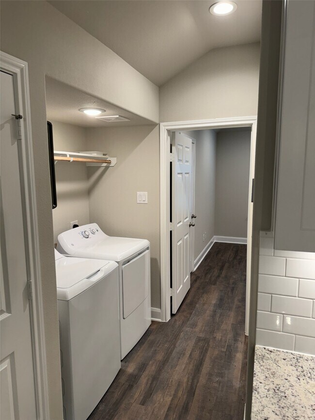 Building Photo - 10110 Barberry St