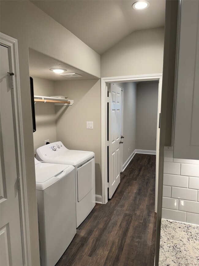 Building Photo - 10112 Barberry St