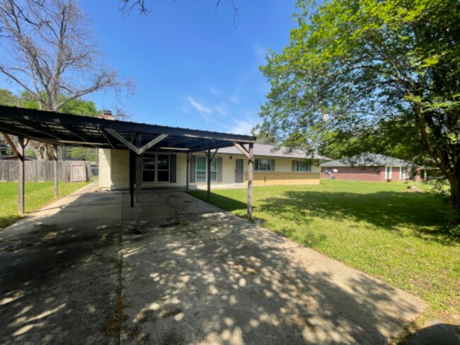 Building Photo - 219 Sterlington Dr