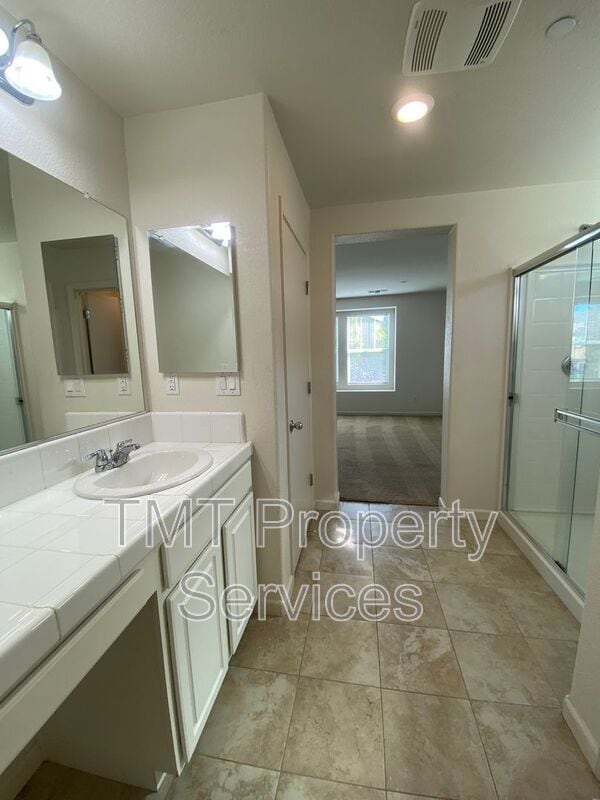 Building Photo - 5471 Westhampton Way