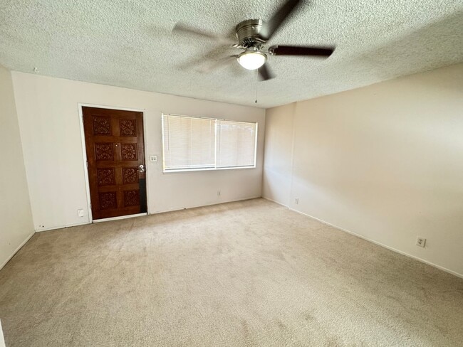 Building Photo - 736 Commercial Ave