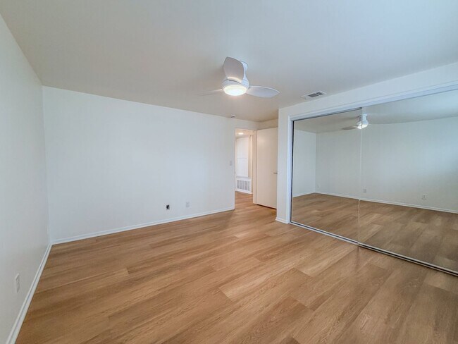 Building Photo - 3525 Sunset Ln