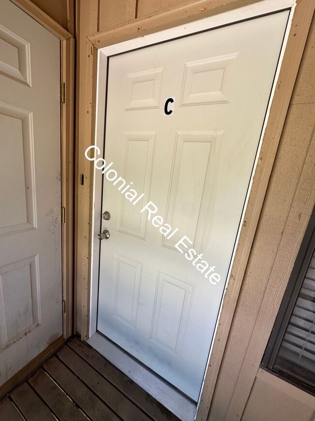 Building Photo - 714 Laurelwood Dr