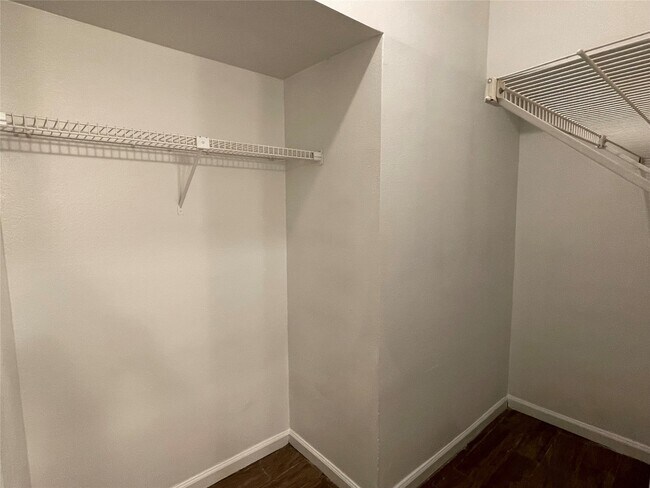 Building Photo - 6500 Harbor Town Dr