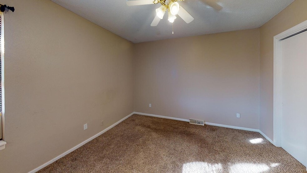 Building Photo - 4809 S Kendall Dr