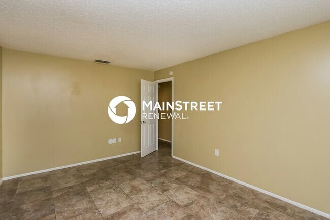 Building Photo - 3 Bedroom Pet-Friendly Home in Lakeland, FL with Main Street Renewal