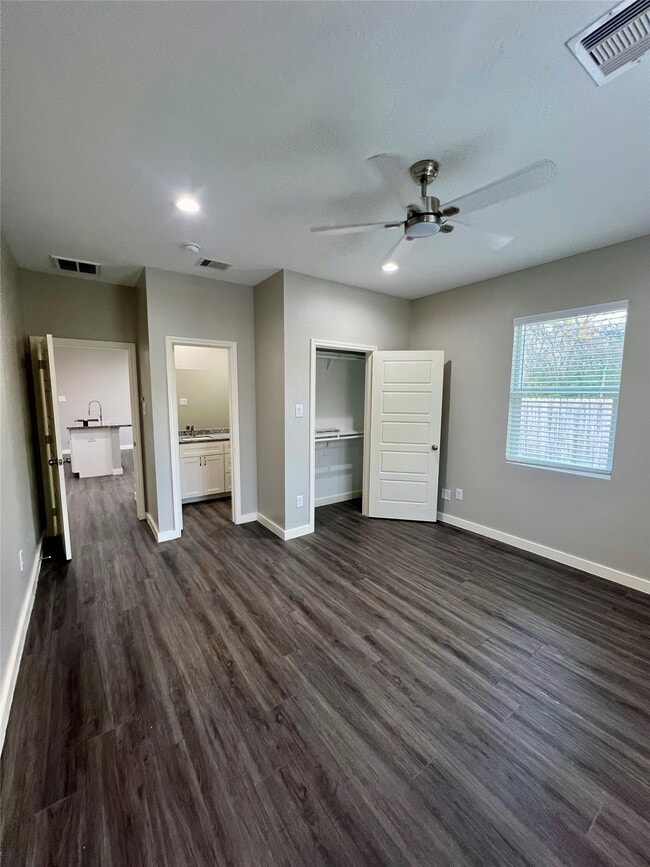 Building Photo - 9809 Leath St