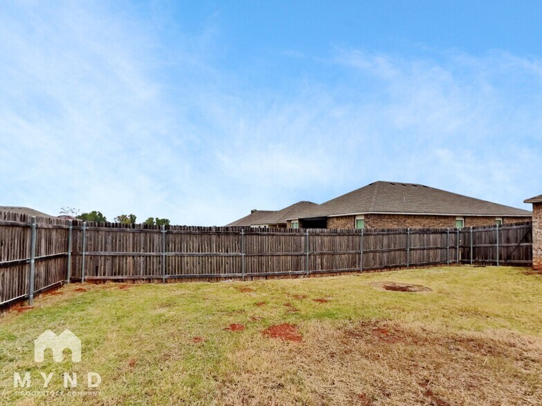 Building Photo - 4201 Umbria Rd