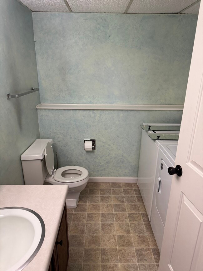 Building Photo - 295 Jamestown Rd