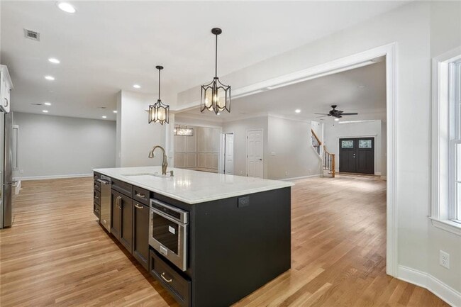 Building Photo - 210 Aerie Ct