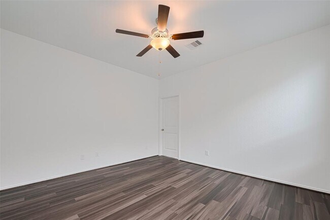 Building Photo - 18414 Hilltop Climb Dr