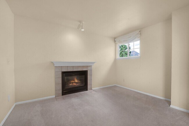 Building Photo - 2420 Regal View Ct