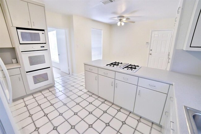 Building Photo - 1434 Pirates Cove
