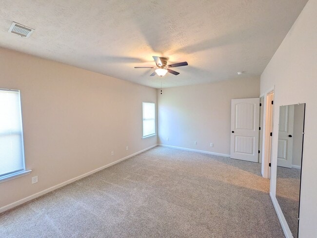 Building Photo - 859 Westlawn Dr
