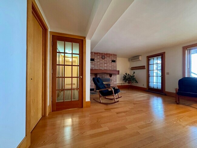 Building Photo - 5106 Card Ave