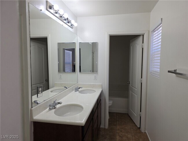 Building Photo - 9252 Valley Ranch Ave