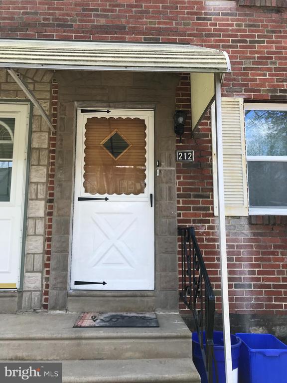 Building Photo - 212 Robbins St