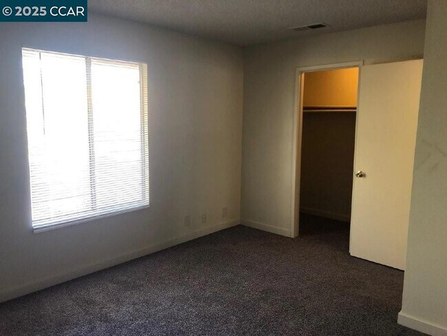 Building Photo - 4260 Clayton Rd