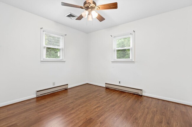 Building Photo - 3605 Weiss Ln