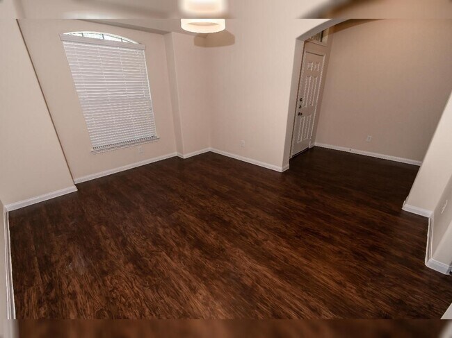 Building Photo - 29442 Westhope Dr