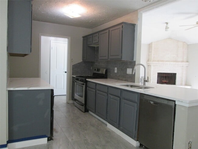 Building Photo - 2506 Portland Dr