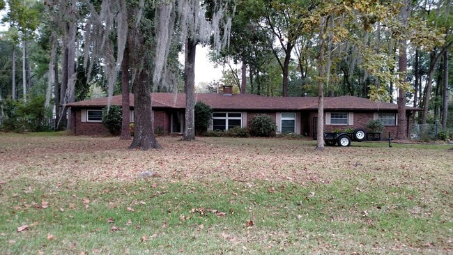 Primary Photo - Beautiful 4/2.5 home in quiet neighborhood