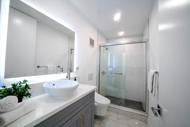 Building Photo - 2306 Aviation Blvd