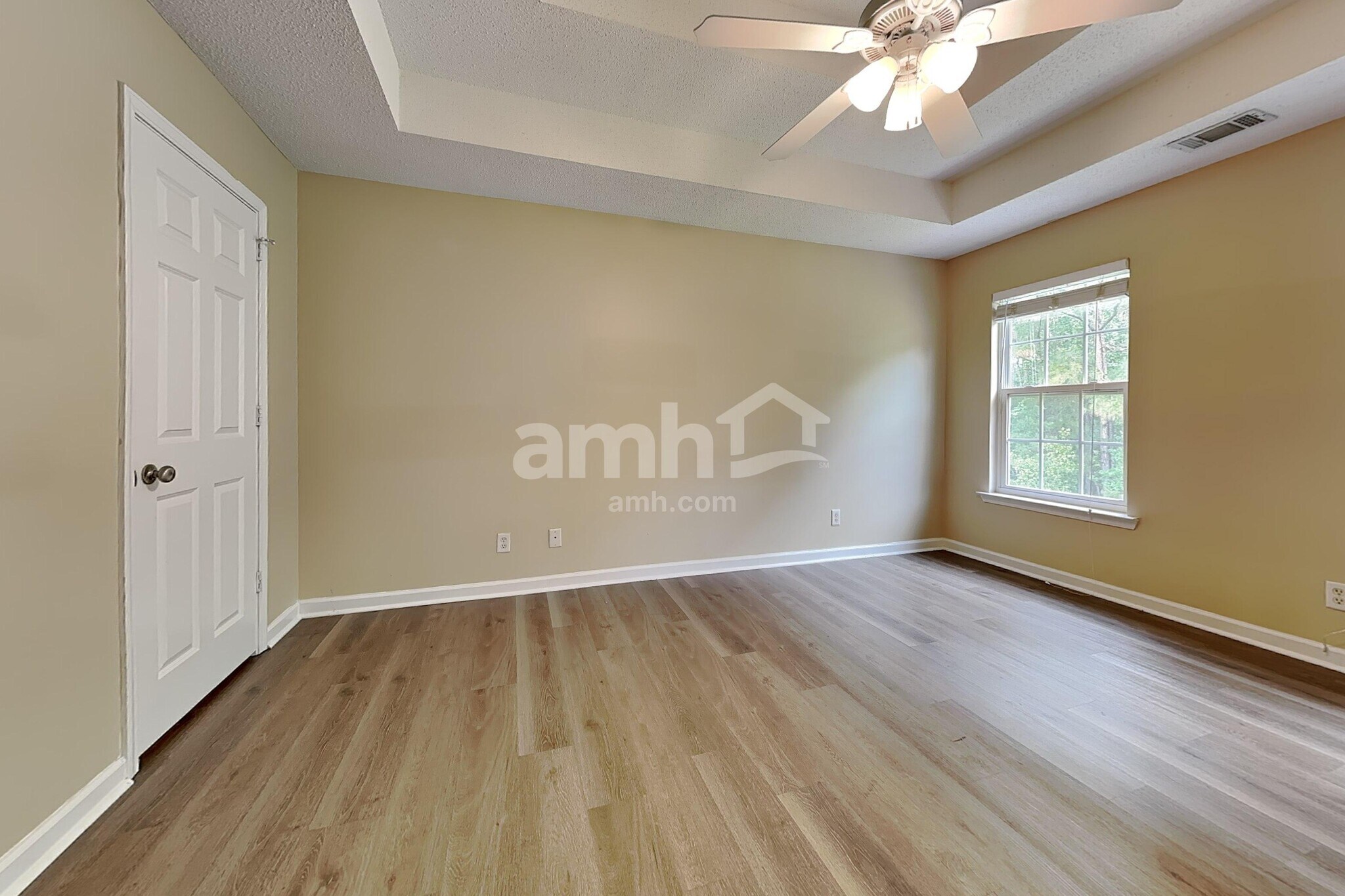 Building Photo - 57 Springwater Dr
