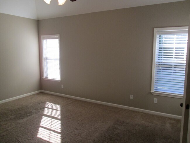 Building Photo - GREAT HOME IN GLEN LAKES