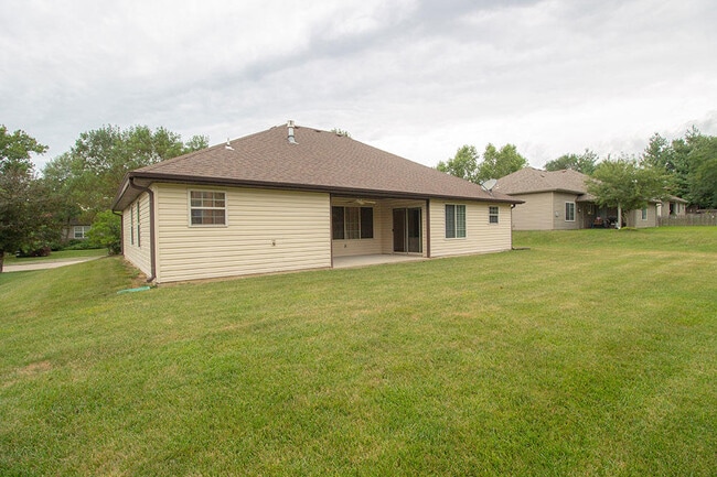 Building Photo - 7002 Madison Creek Dr
