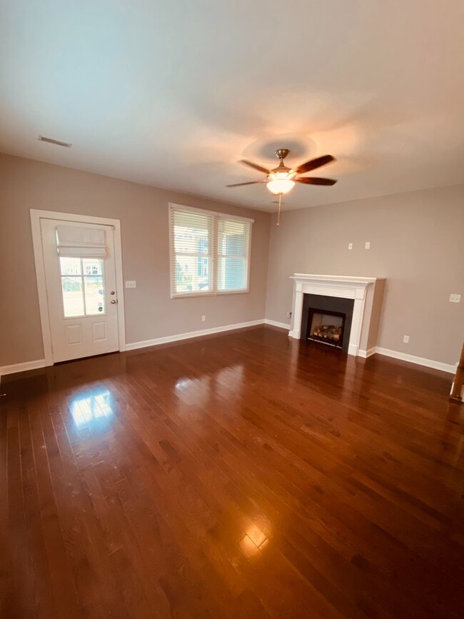 Building Photo - 3 bed 2.5 bath Condo in Germantown