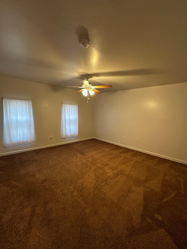 Building Photo - 1527 W 36th St