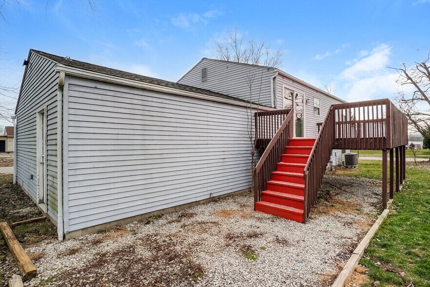 Building Photo - 4475 Charlotte Rd