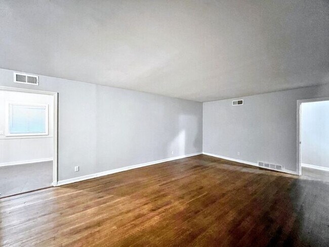 Building Photo - 4146 Rhodes Ave