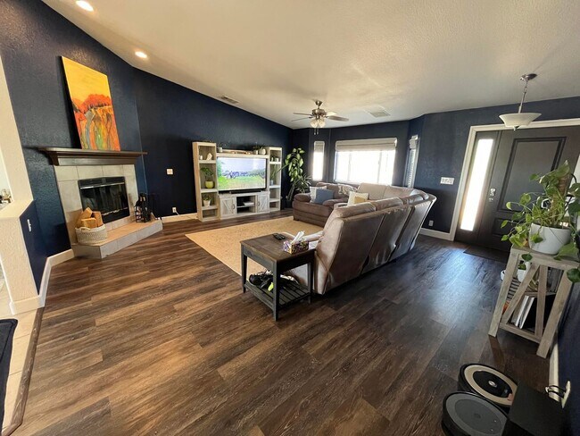 Building Photo - ****Move In Special**** $300 off 1st Month...