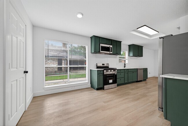 Building Photo - 1834 Shadow Rock Dr