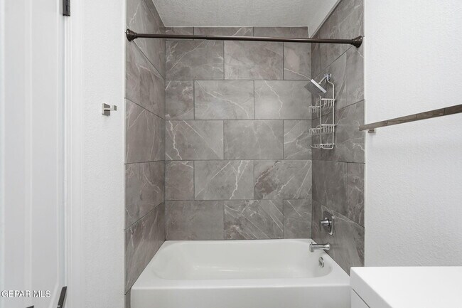 Building Photo - 3540 E Glen Dr