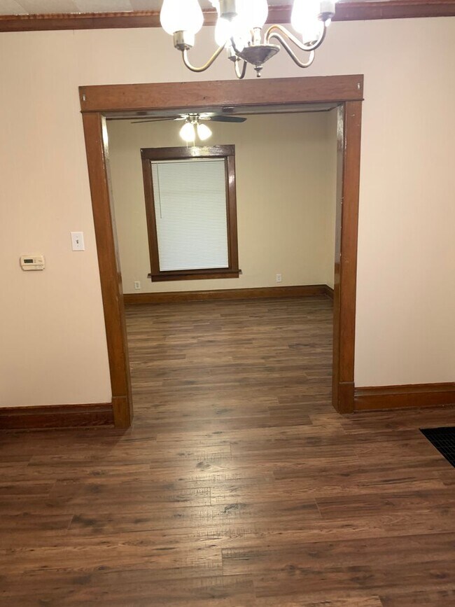 Building Photo - HOUSE FOR RENT  3 BR, 1 BA - Attached Garage - Central Air - Fenced in yard,