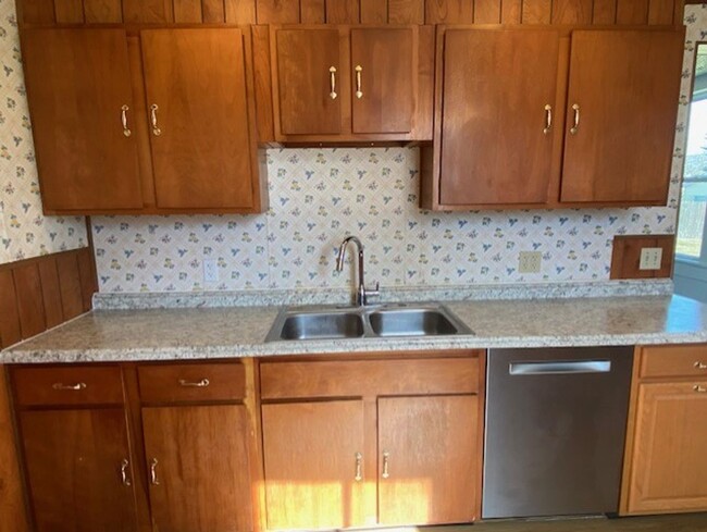 Building Photo - 2 Bedroom 1 Bathroom Unit Available in Urb...