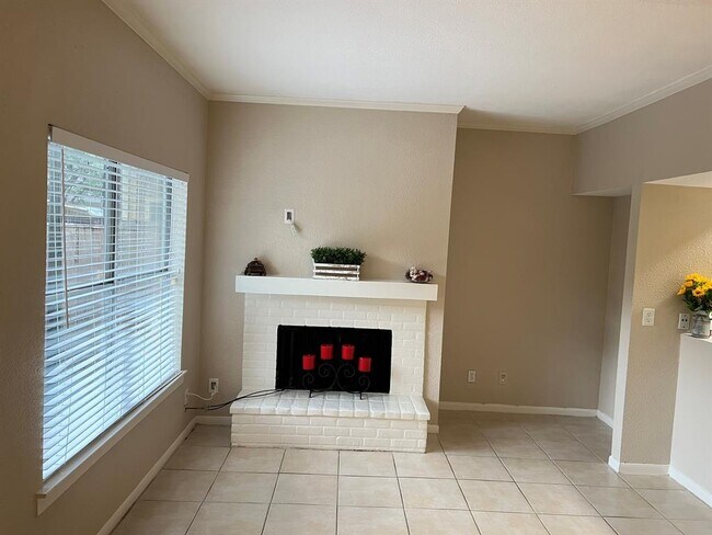 Building Photo - 728 Bering Dr