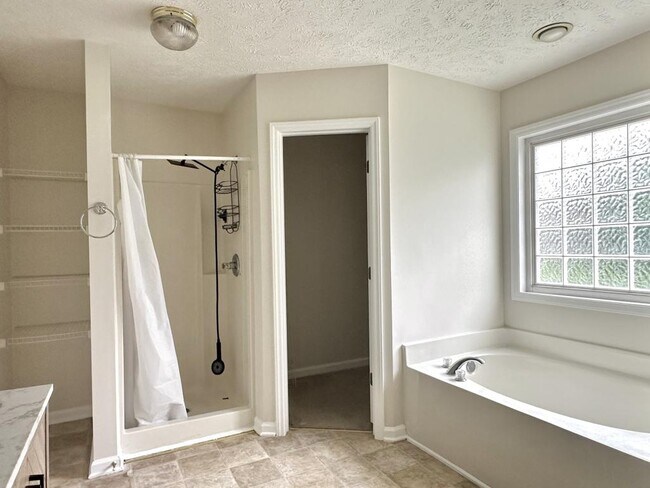 Building Photo - 2517 Forest Lodge Dr