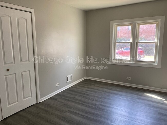 Building Photo - 725 Sibley Blvd