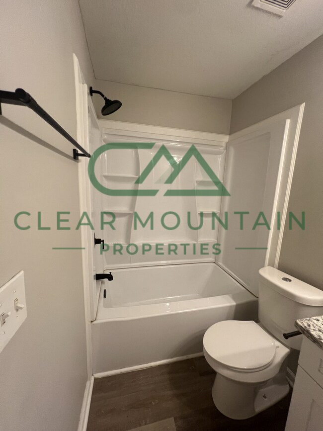 Building Photo - WINTER IS COMING - REDUCED RENT $1700